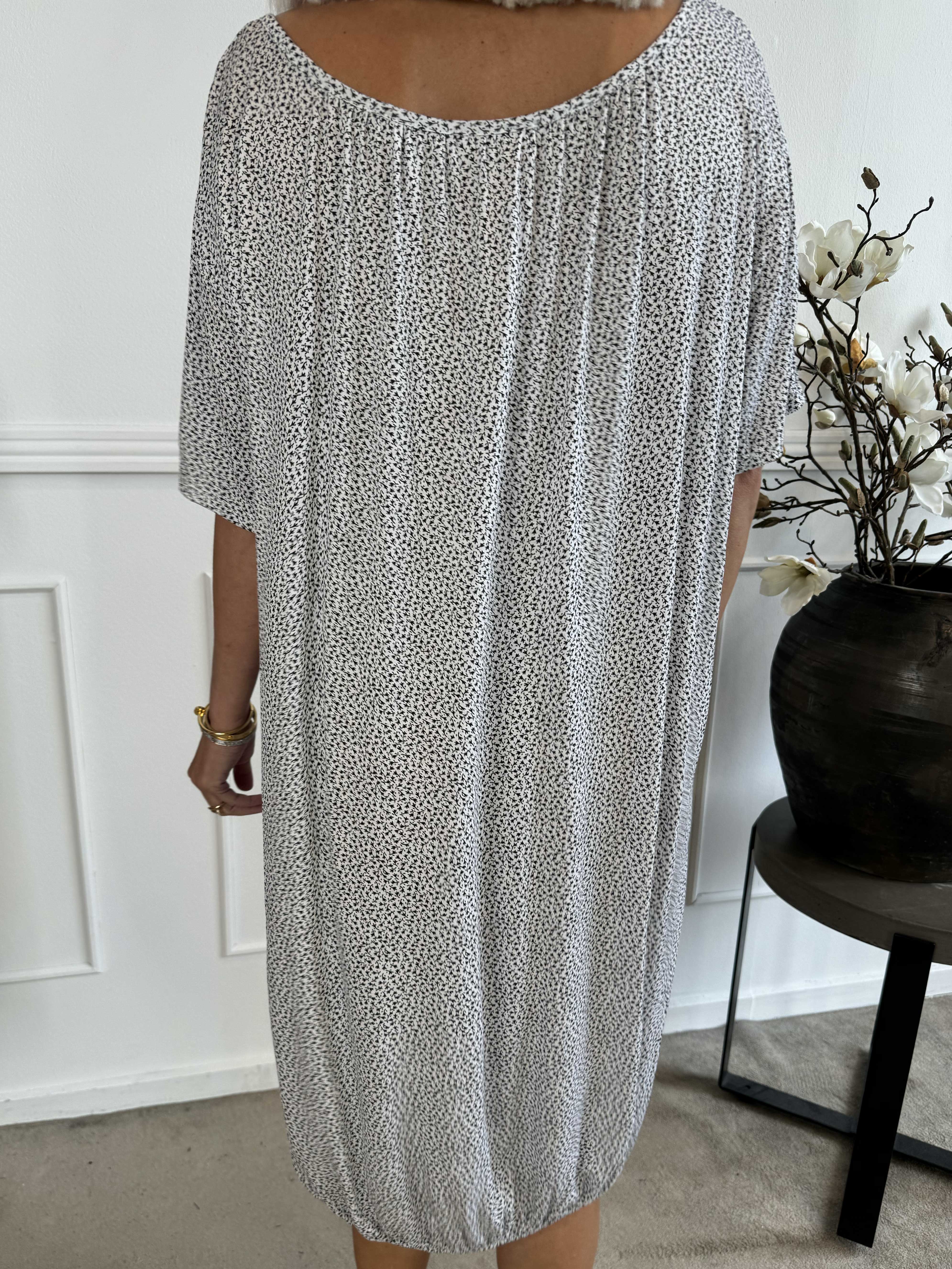 Miracle Flower Dress - Kjole i viskose med elastik forneden